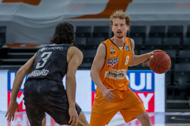 还是在俱乐 还是在俱乐