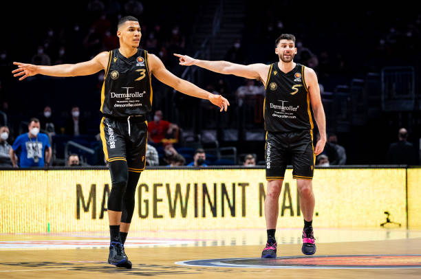 更巩固了他 更巩固了他