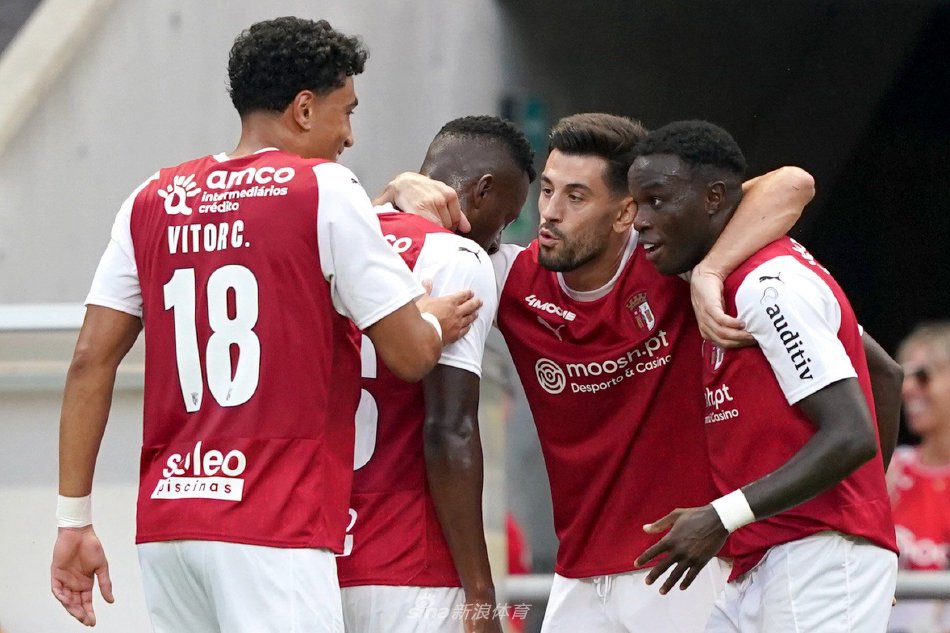 他与多位现 他与多位现